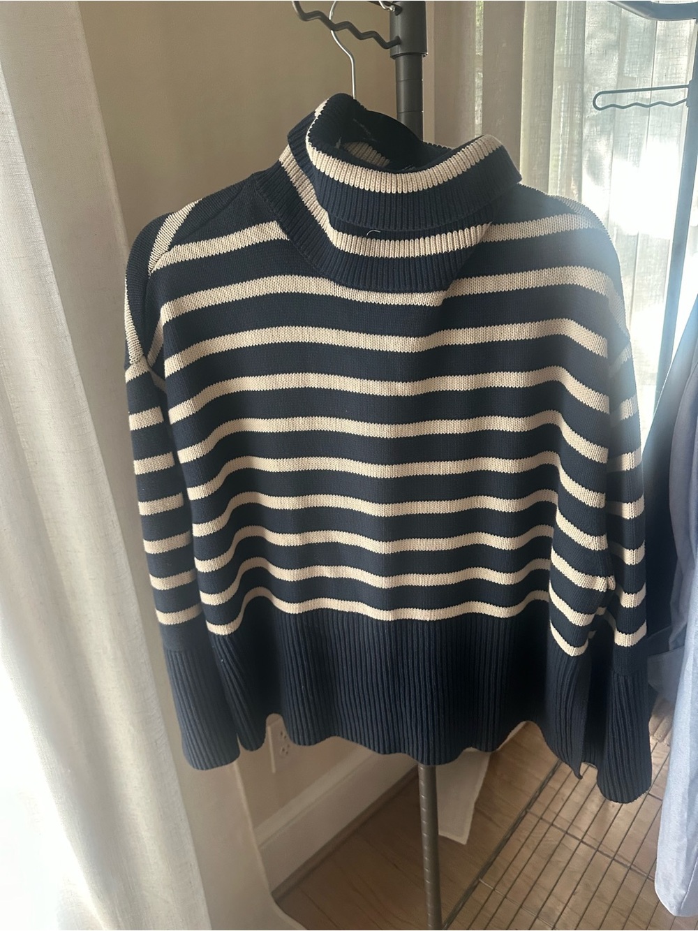 GAP 24/7 Split-Hem Turtleneck Sweater Navy White Stripe Size L